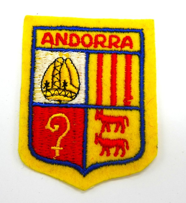 P1100335 Ecusson brodé pays ville ANDORRA