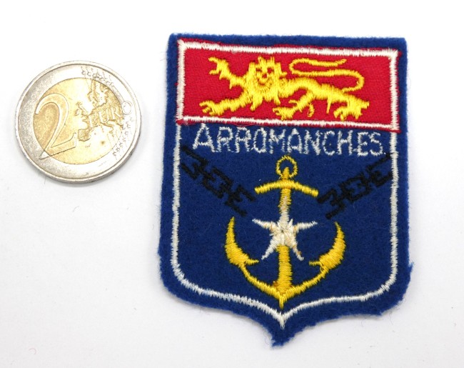 P1040895 Ecusson brodé ville Arromanches