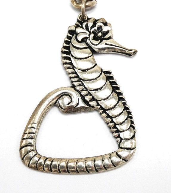 Porte clé métal hippocampe décapsuleur