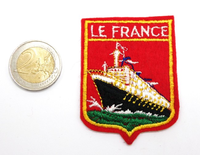 P1110576 Ecusson brodé ville LE FRANCE