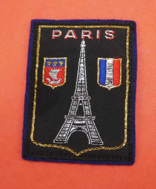 P1050892 Ecusson brodé ville Paris / tour Eiffel