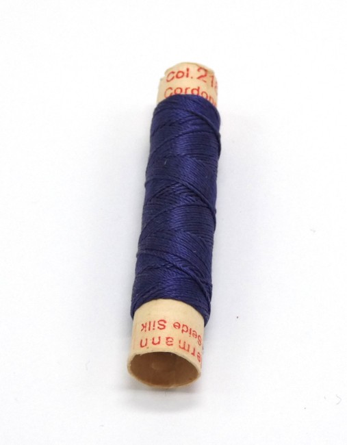 P1060191 Fil de soie à broder Gutermann C 218