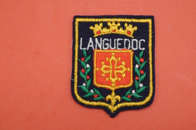 P1040976 Ecusson brodé ville Languedoc