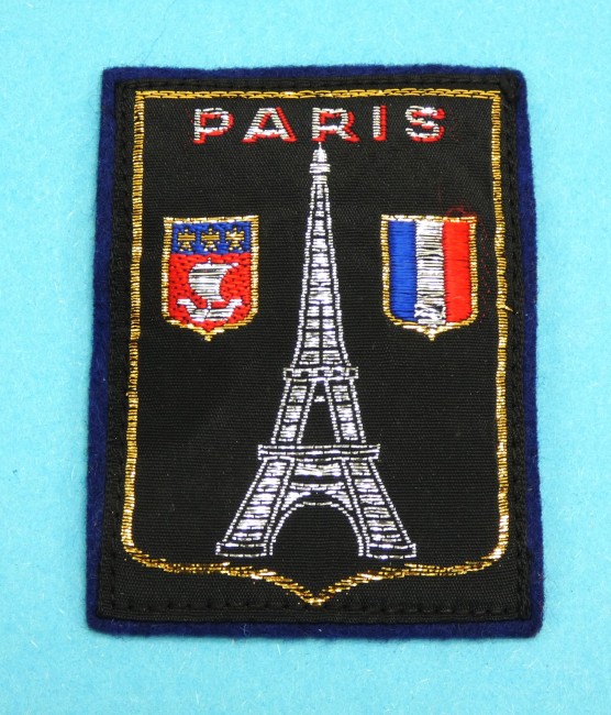 P1050891 Ecusson brodé ville Paris / tour Eiffel