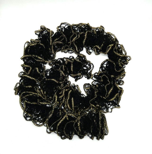 Echarpe femme noire bordure or Cléopatra