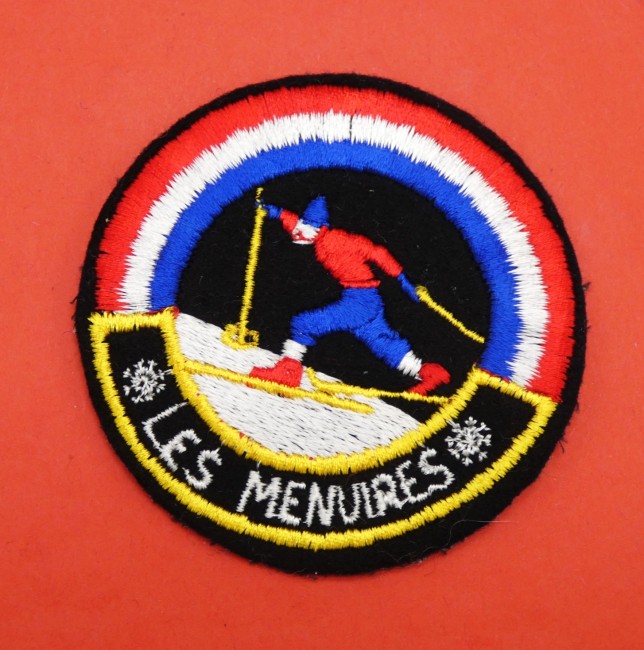 P1090579 Ecusson brodé Les Menuires motif skieur