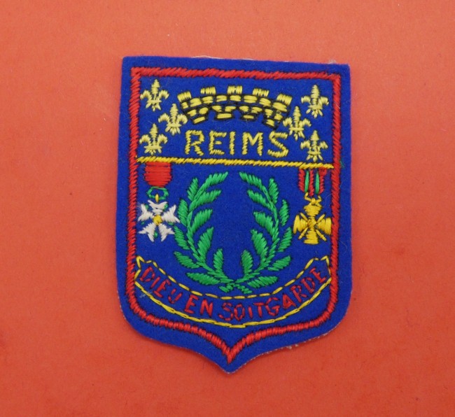 P1010505 Ecusson feutrine brodé ville Reims