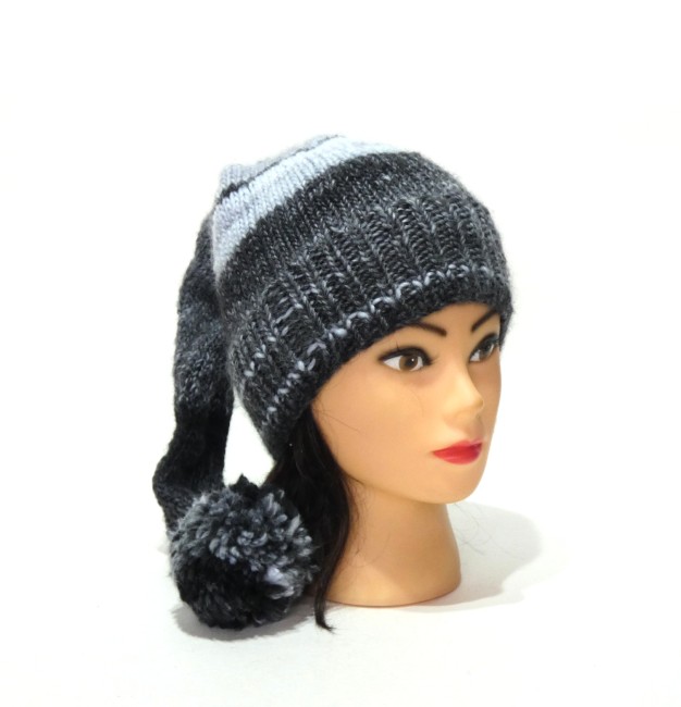P1010980 Bonnet lutin noir & gris Katia Azteca