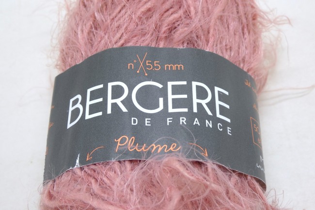P1100497 Laine Bergère de France Plume rose