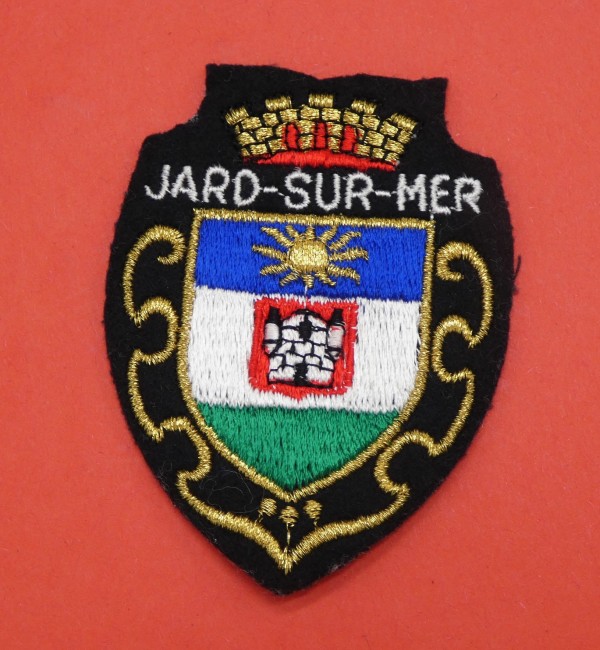P1090267 Ecusson brodé ville JARD SUR MER