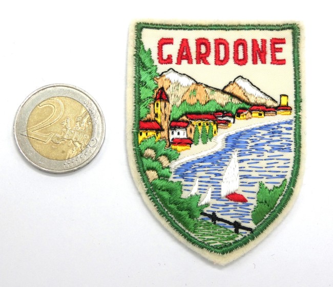 P1040950 Ecusson brodé ville Gardone