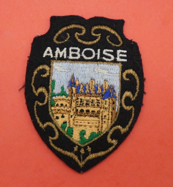 P1020070 Ecusson mersse brodé ville AMBOISE