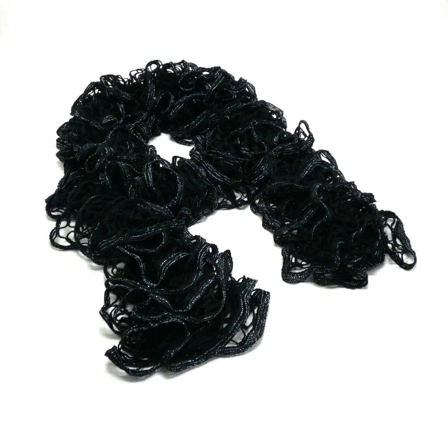 Echarpe noire bordure gris argenté