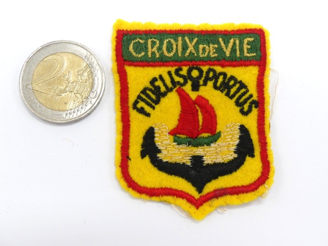Ecusson ancien brodé CROIX DE VIE 