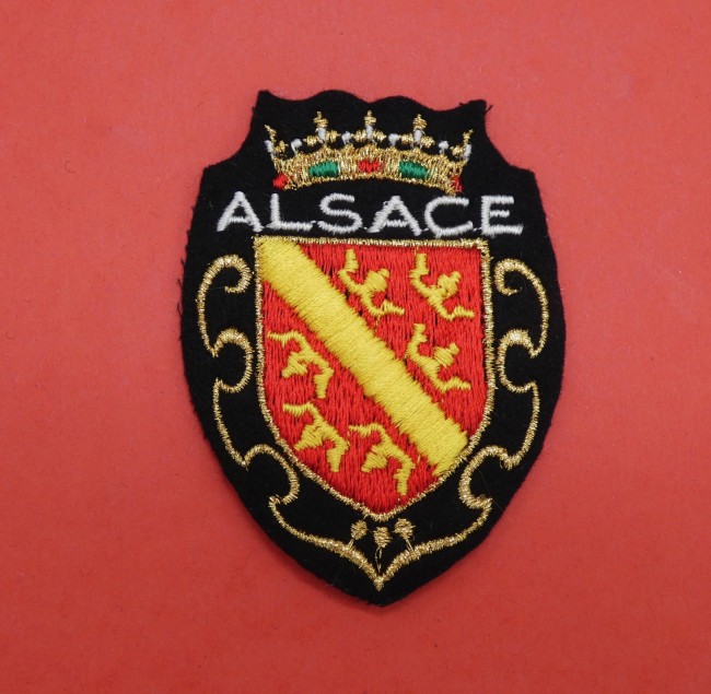 P1030760 Ecusson royal brodé ville Alsace