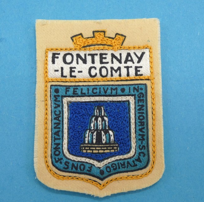 P1030253 Ecusson brodé ville FONTENAY - LE - COMTE