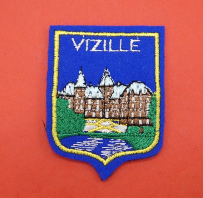 P1070326 Ecusson ville Brodé VIZILLE