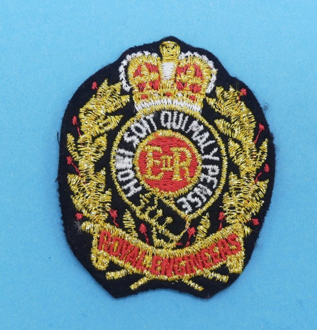 P1240152 Ecusson collection  couronne Britich army