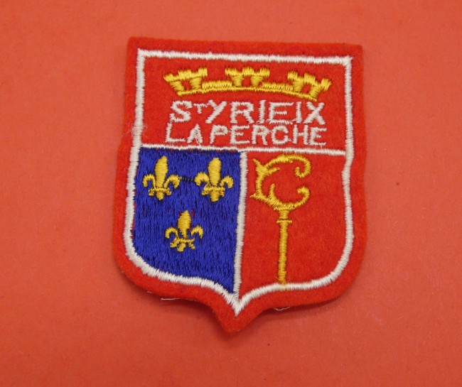 P1100489 Ecusson brodé ville St Yrieix La Perche