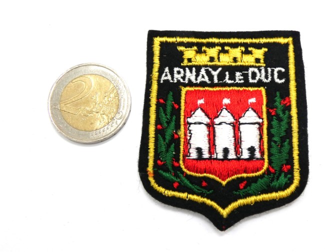 P1110863 Ecusson brodé ville Arnay Le Duc