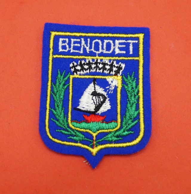 P1080871 Ecusson brodé ville Benodet