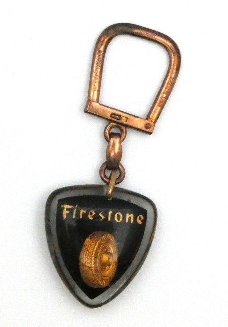 P1050119 Ancien porte - clé Bourbon pneu Firestone