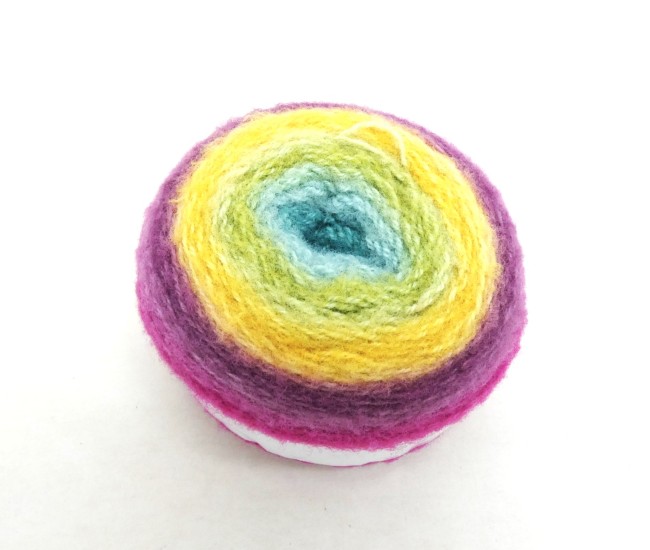 P1050787 Une pelote 200 gr Fil à tricoetr KATIA HOLI C 506