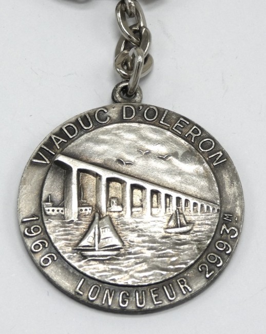 P1060068 Ancien Porte clé métal VIADUC D ' OLERON