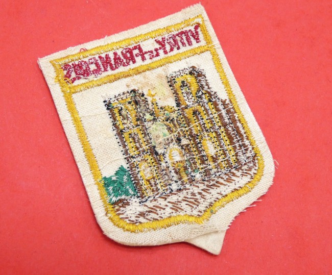 P1060282 Ecusson ancien brodé ville Vitry - Le - François