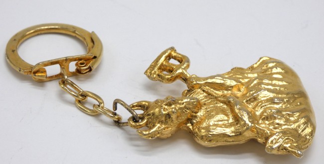 P1060186 Porte clé métal doré La grotte du diable