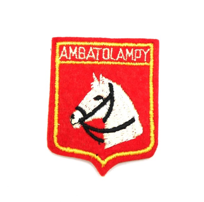P1110145 Ecusson brodé ville AMBATOLAMPY