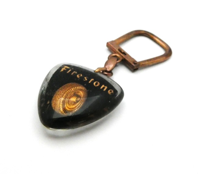 P1050123 Ancien porte - clé Bourbon pneu Firestone