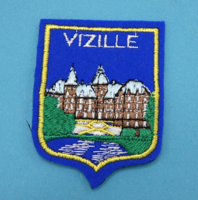 P1070327 Ecusson ville Brodé VIZILLE