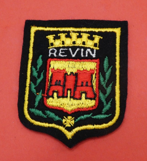 P1100261 Ecusson brodé ville REVIN