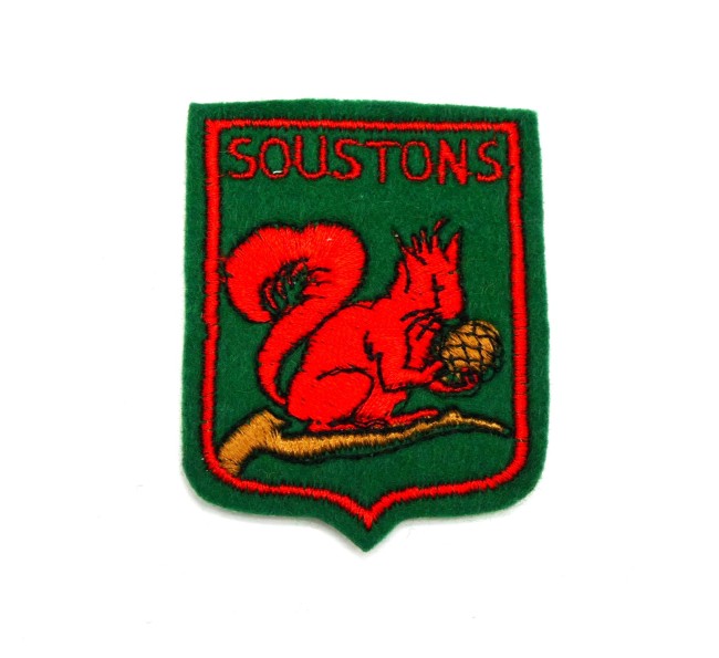 P1080371 Ecusson brodé ville SOUSTONS