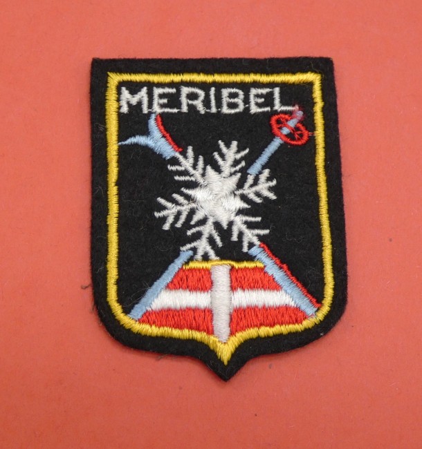 P1050014 Ecusson brodé ville MERIBEL flocon neige