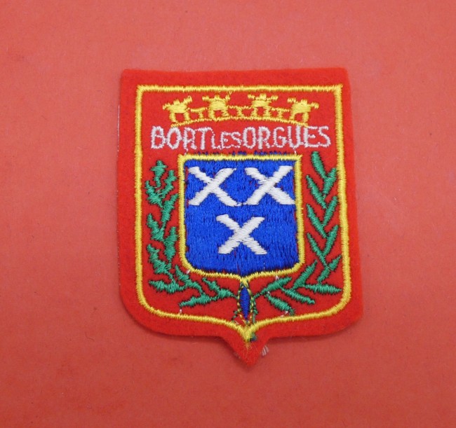 P1100896 Ecusson brodé ville Bort Les Orgues