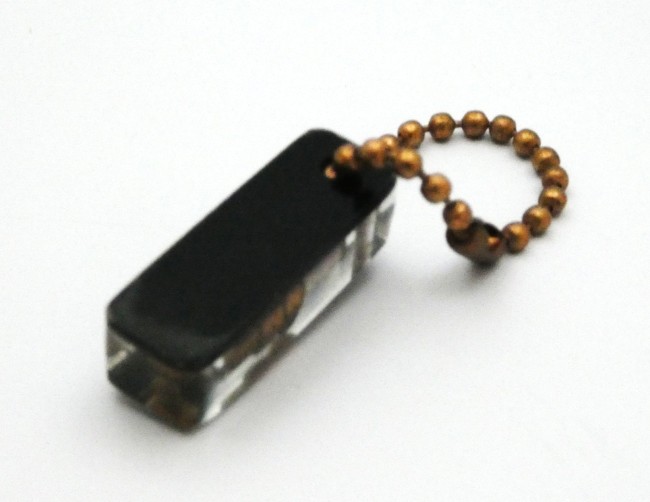 P1050136 Porte clé miniature bougie d 'allumage Champion inclusion