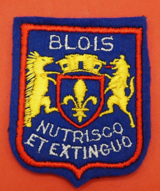 Ecusson brodé ville BLOIS à coudre nutrisco et extinguo