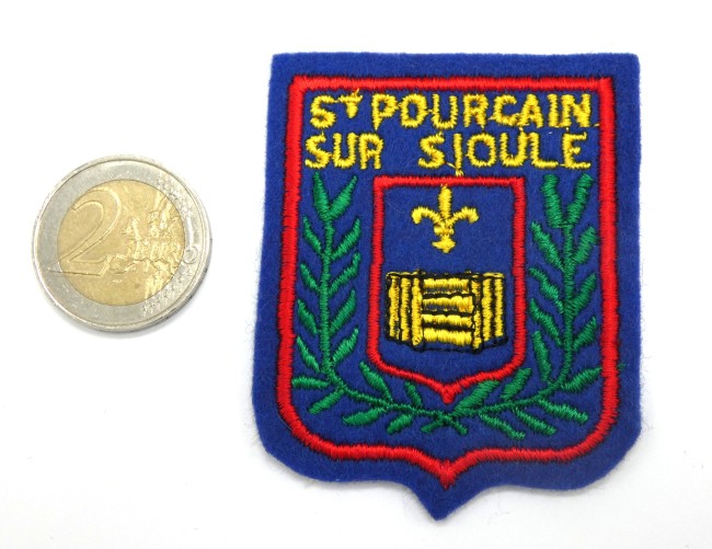 P1100450 Ecusson brodé ville St Pourcain sur Sioule