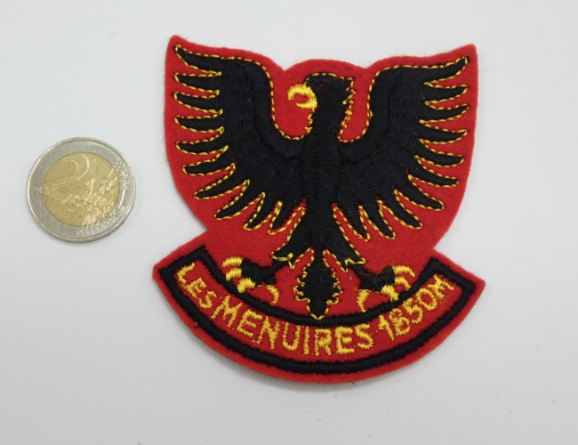 P1090555 Ecusson aigle royal brodé ville Les Menuires 1850 M