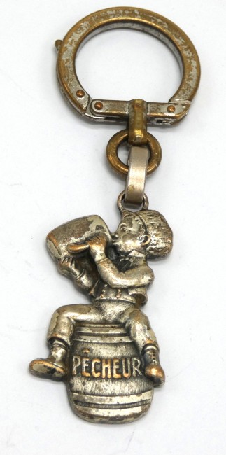 Ancien porte clé métal Augis bière Alsace pêcheur sur tonneau 