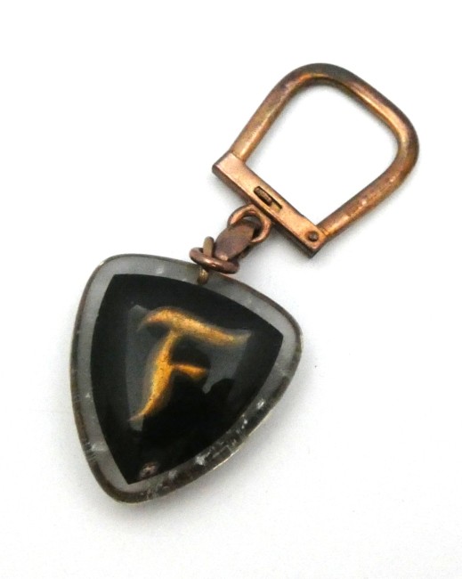 P1050124 Ancien porte - clé Bourbon pneu Firestone