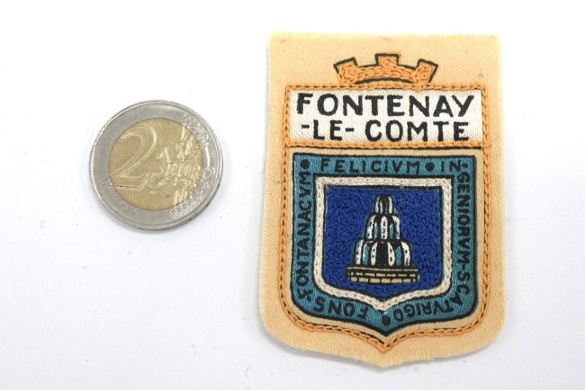 P1030248 Ecusson brodé ville FONTENAY - LE - COMTE