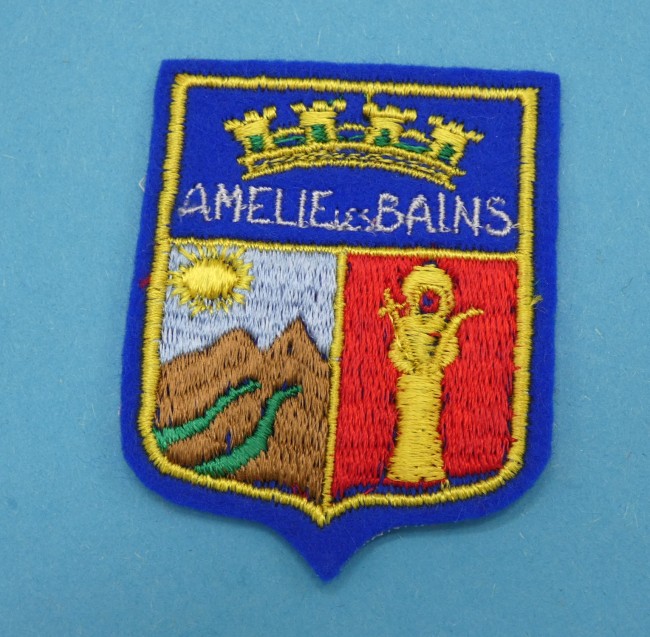 P1100858 Ecusson brodé ville Amélie Les Bains