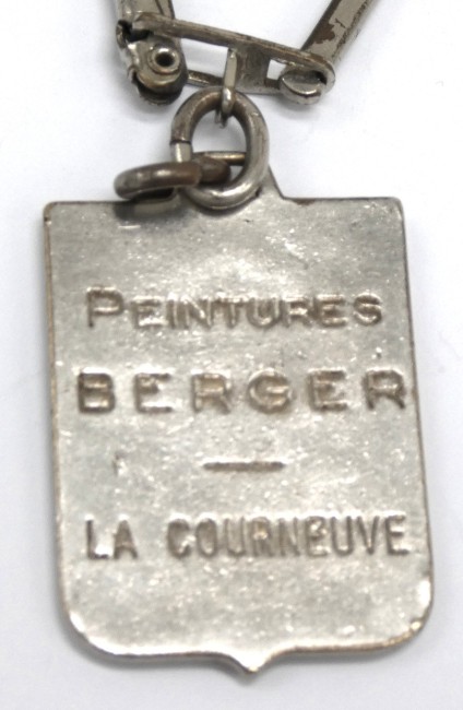 P1050934 Porte clé ancien émaillé peinture Berger