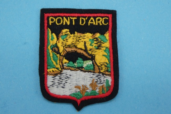  Ecusson brodé ville PONT D ' ARC ( occasion)