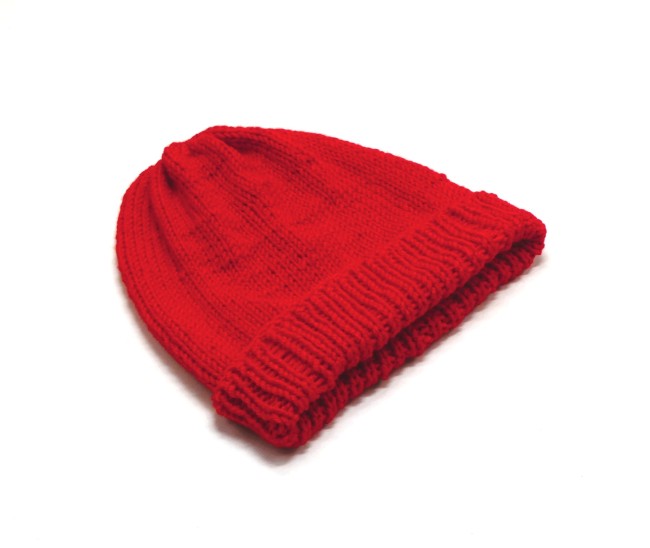 P1100976 bonnet rouge tricoté main unisexe ( Homme ou femme )