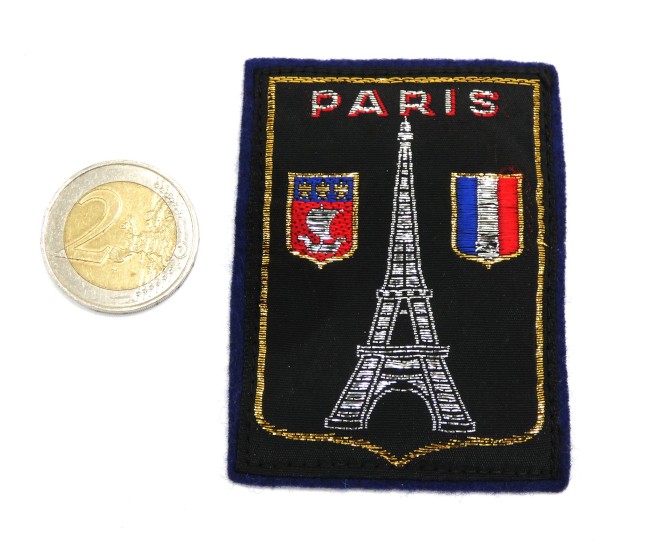 P1050889 Ecusson brodé ville Paris / tour Eiffel