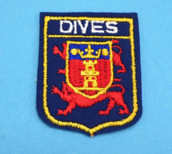 P1110342 Ecusson brodé ville DIVES